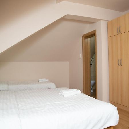 Motel Imperija Ub Екстериор снимка