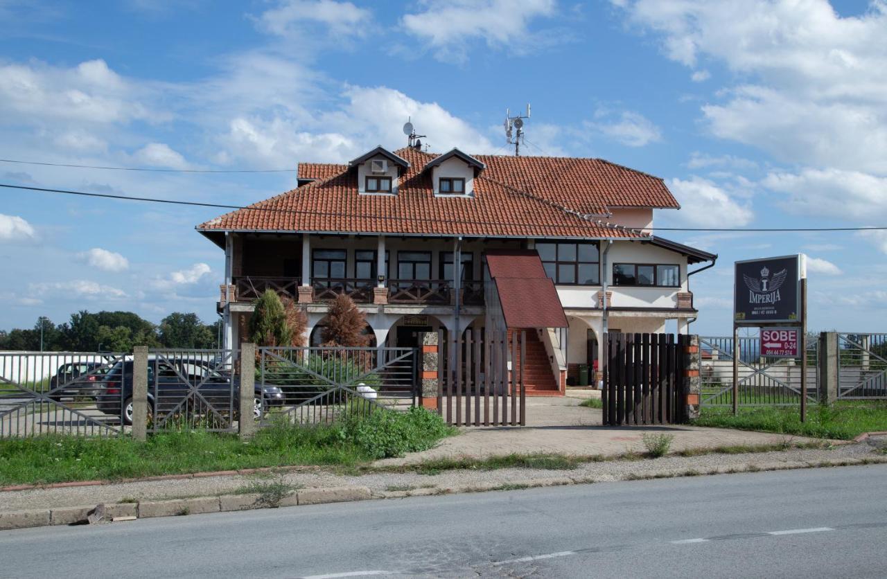 Motel Imperija Ub Екстериор снимка