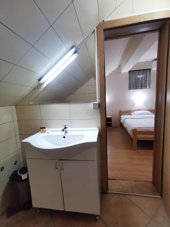 Motel Imperija Ub Екстериор снимка