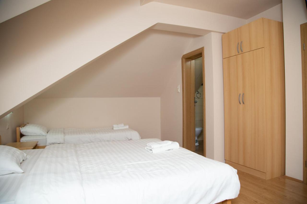 Motel Imperija Ub Екстериор снимка