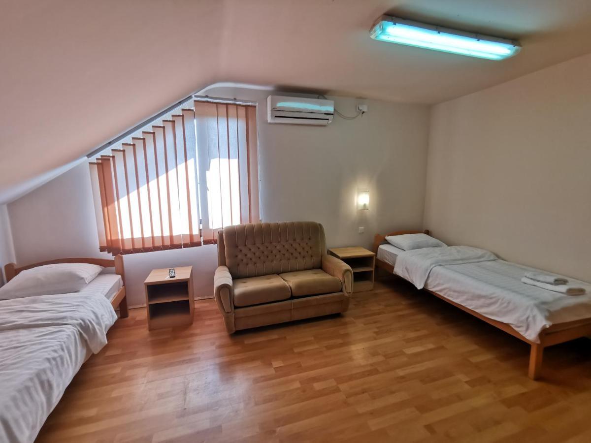 Motel Imperija Ub Екстериор снимка