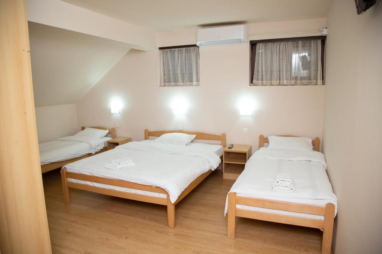 Motel Imperija Ub Екстериор снимка