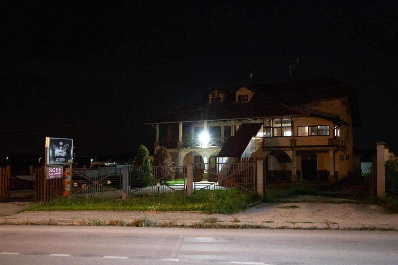 Motel Imperija Ub Екстериор снимка