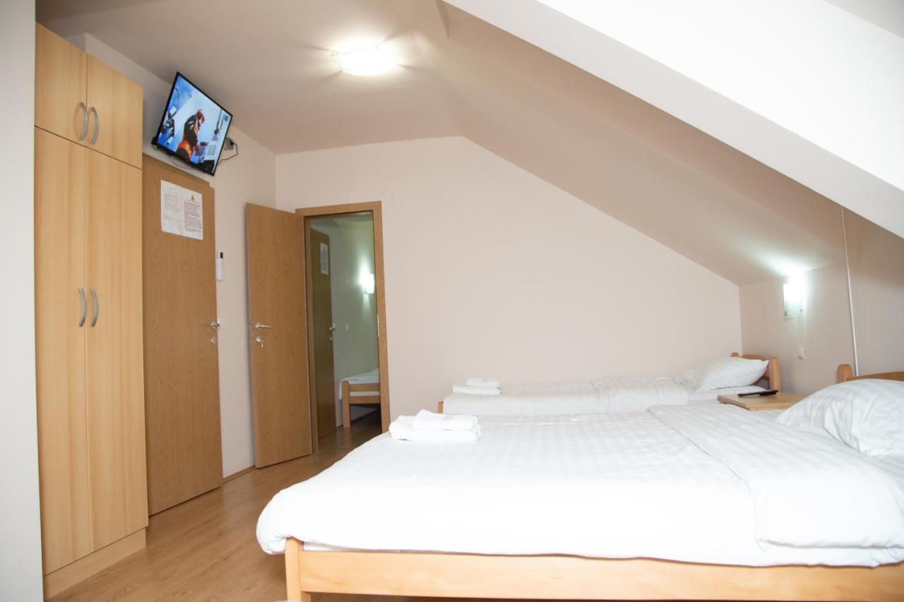 Motel Imperija Ub Екстериор снимка