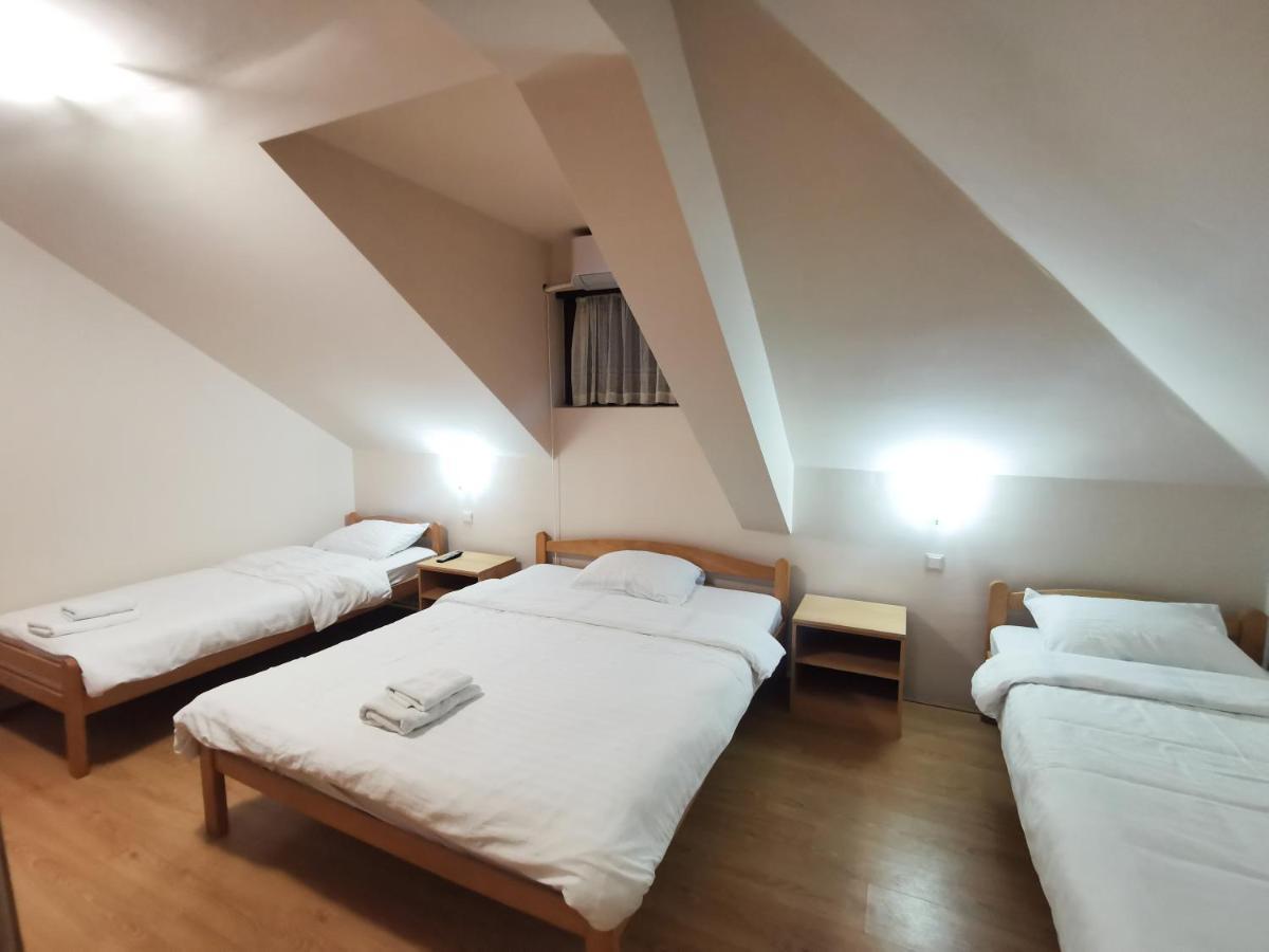 Motel Imperija Ub Екстериор снимка
